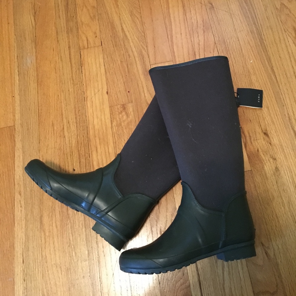 NWT tall rain boots