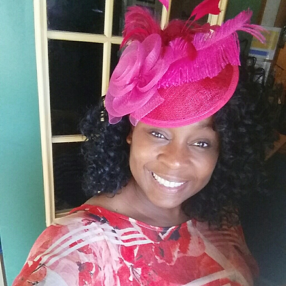 **Sold**Pink fascinator - Picture 2 of 4