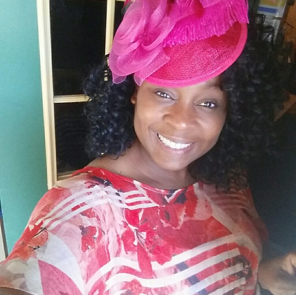 **Sold**Pink fascinator - Picture 3 of 4