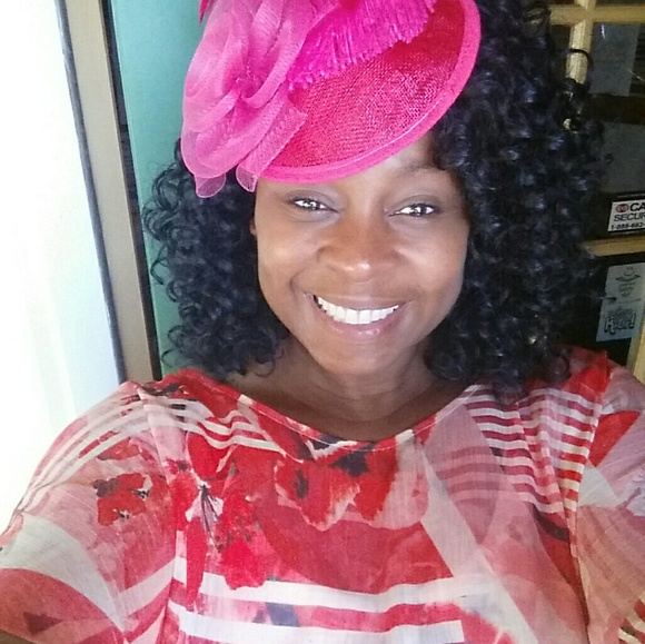 **Sold**Pink fascinator - Picture 4 of 4