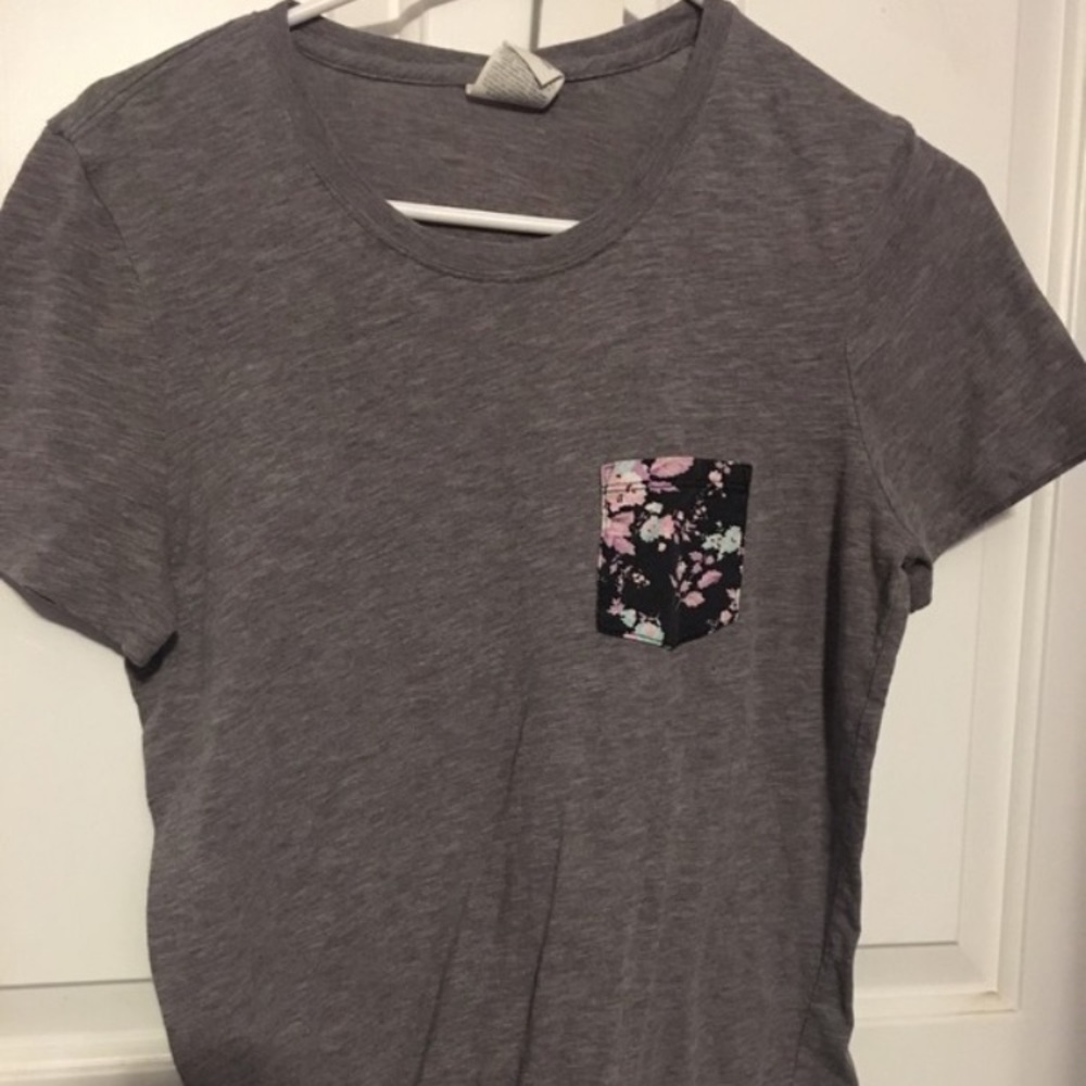 Vs pink floral pocket tshirt