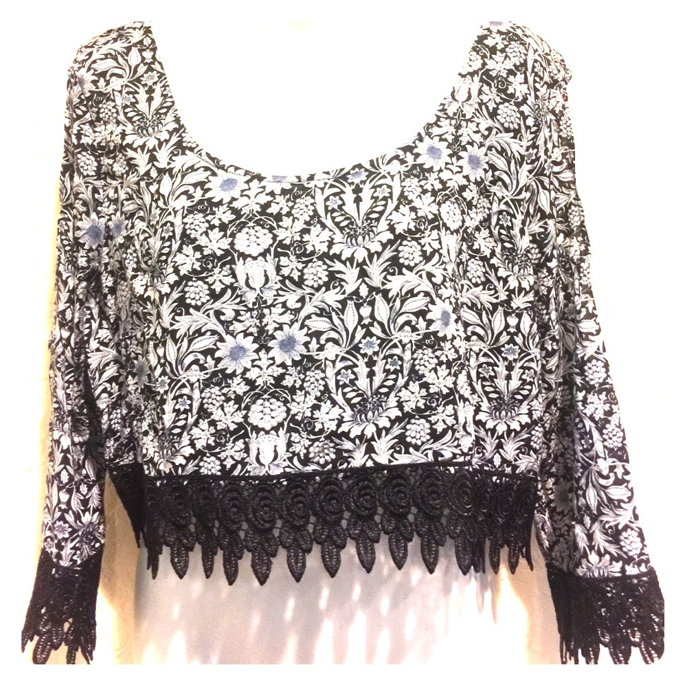 Sexy top with lace trim open sleeves