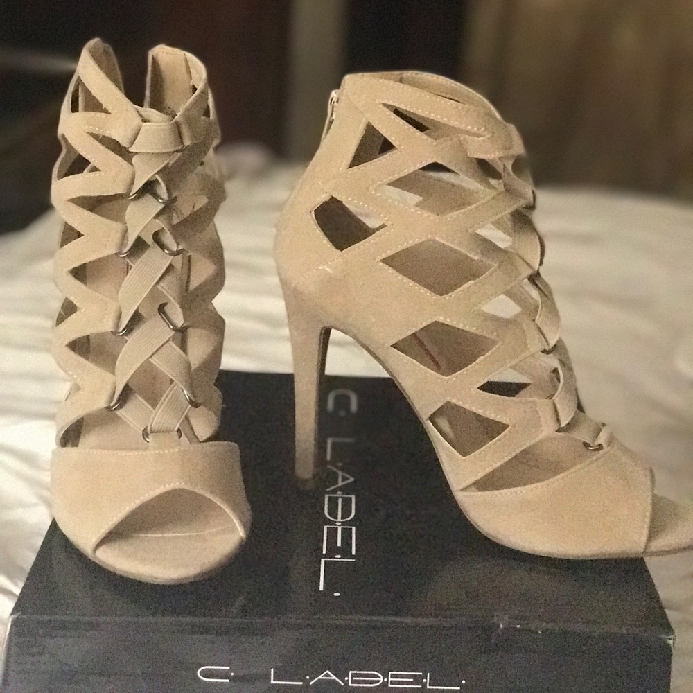 Naughty in nude heels😉