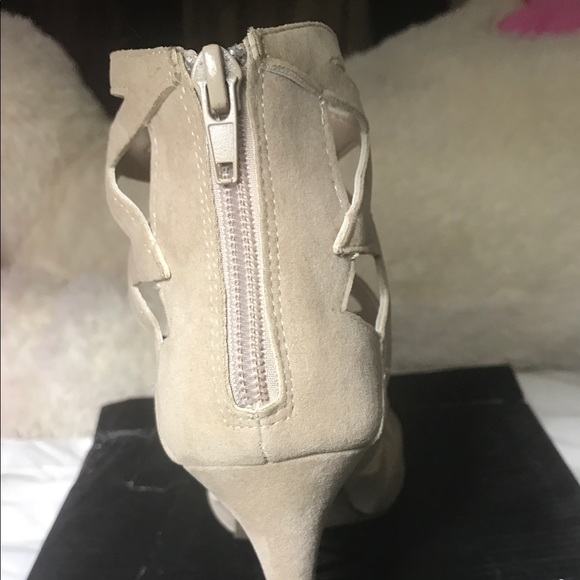 Naughty in nude heels😉 - Picture 3 of 4