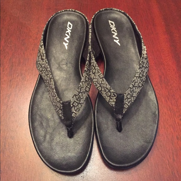 dkny thong sandals