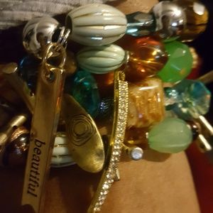 🍓4 beautiful bracelets.  Wrist candy. Very pretty