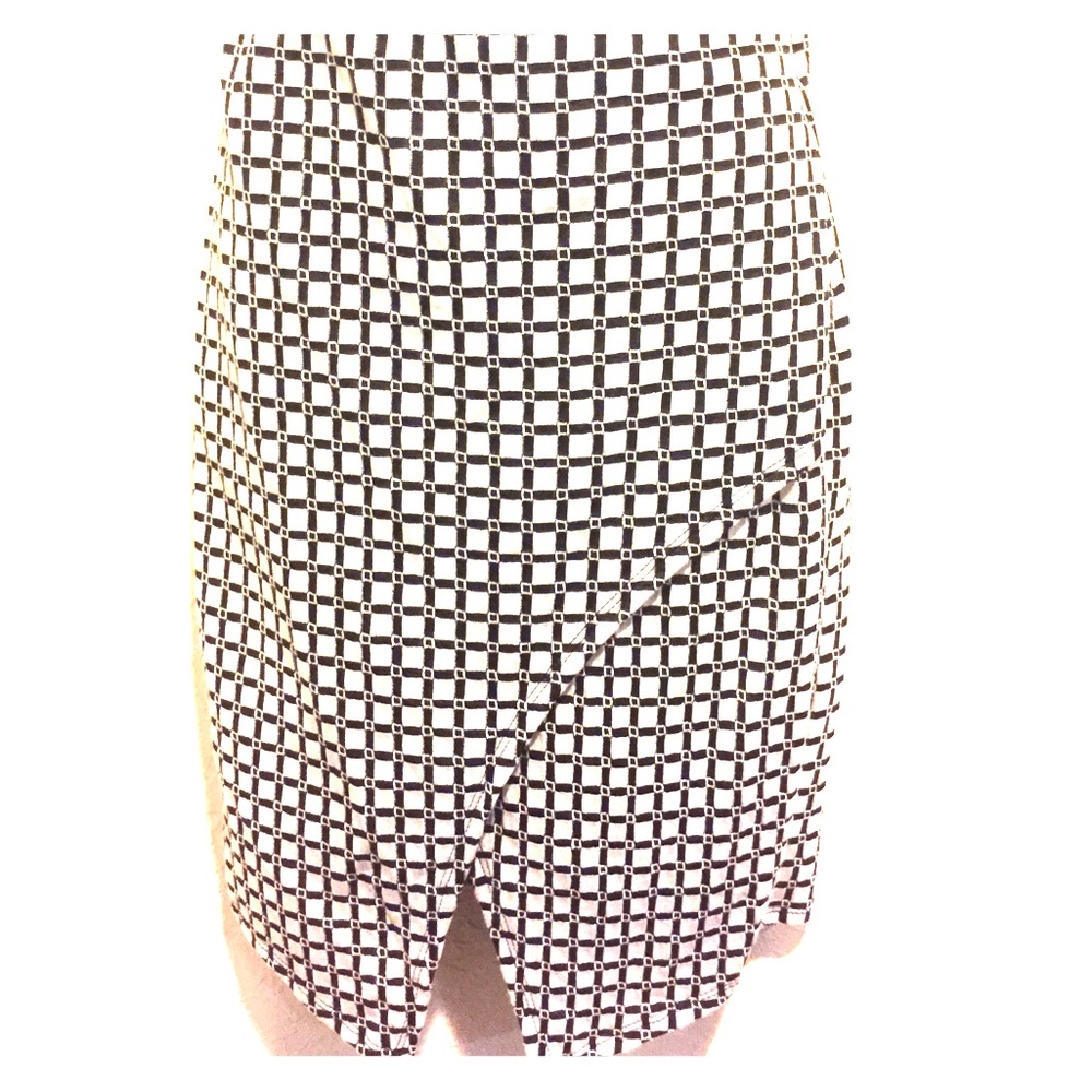 Pencil skirt black and white with slit