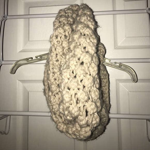 Tan scarf - Picture 1 of 1