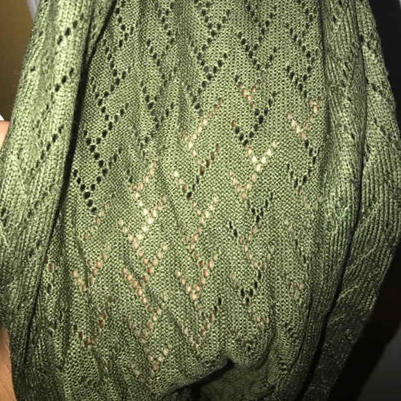 Green scarf - Picture 2 of 2