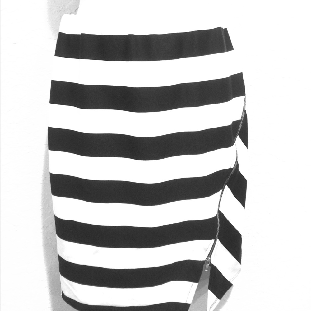 Black and white stripped pencil skirt