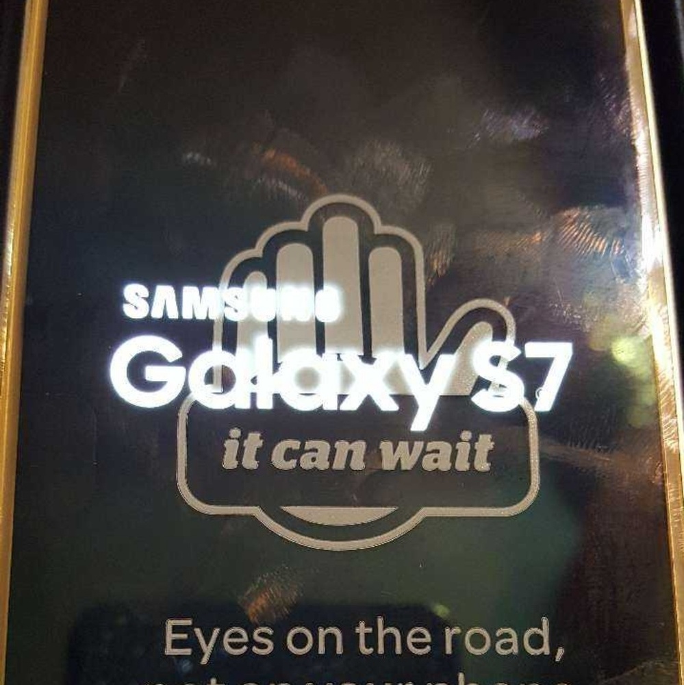 Samsung Galaxy S7 Cell phone