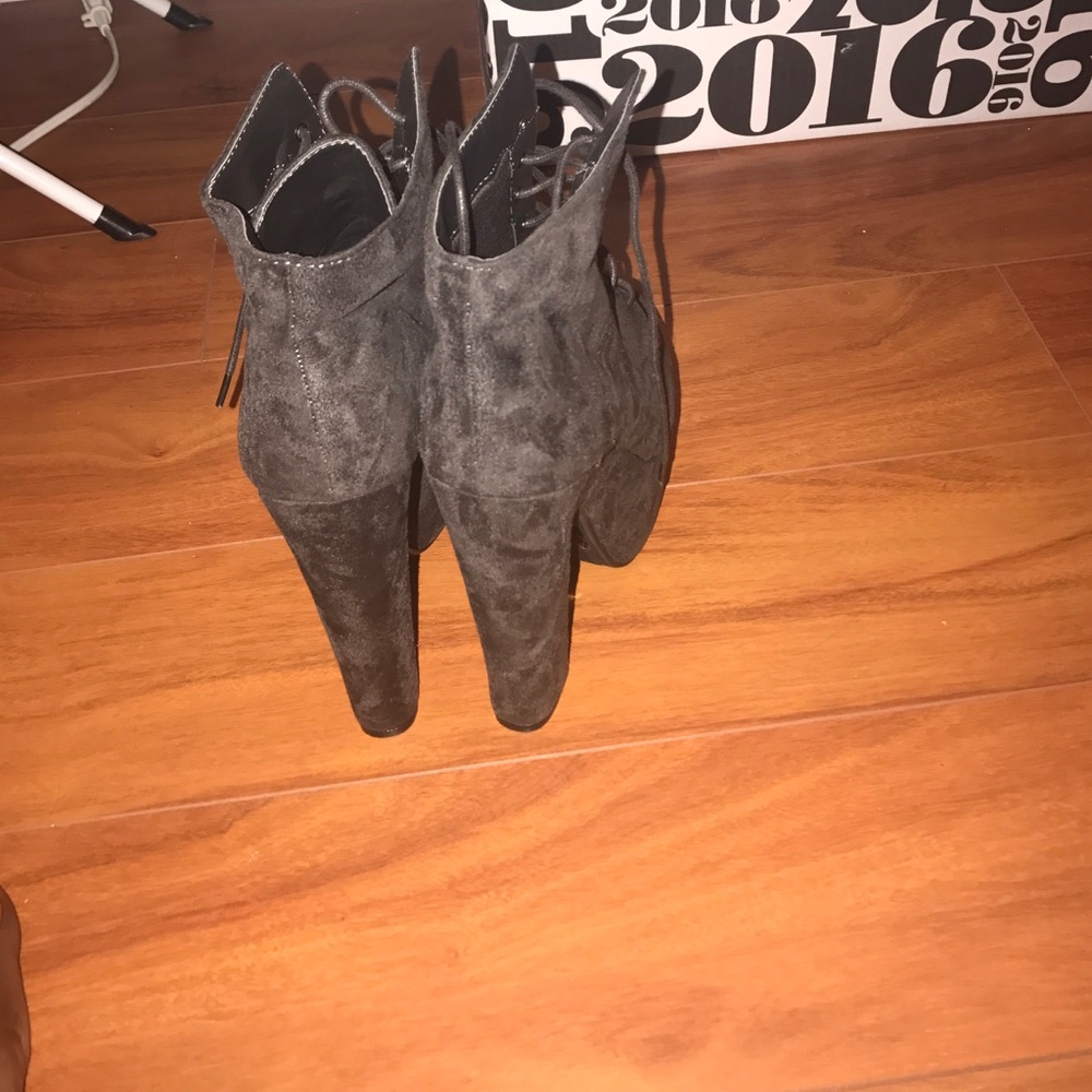 Heels - Picture 2 of 3