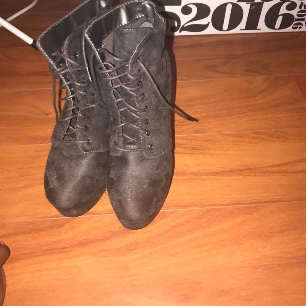Heels - Picture 3 of 3