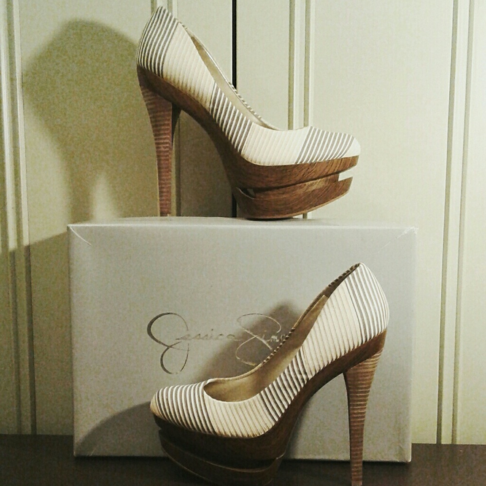 NIB 'Colie' Pump by JESSICA SIMPSON / 7