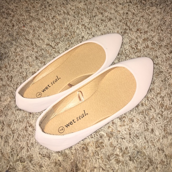 Flats - Picture 1 of 3