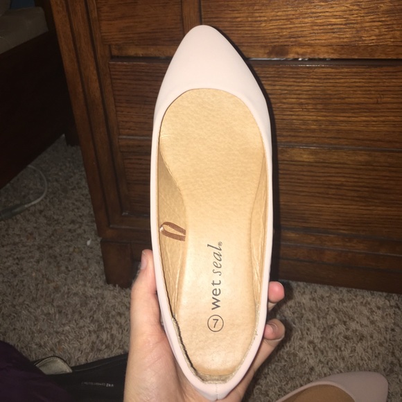 Flats - Picture 2 of 3