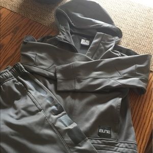 Boys Nike Elite Youth Medium Hoodie and Pants