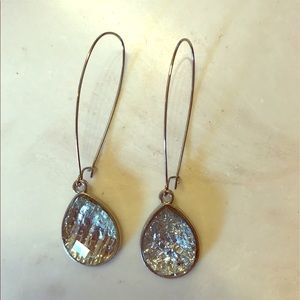 Gorgeous tear drop stone dangle earrings EUC
