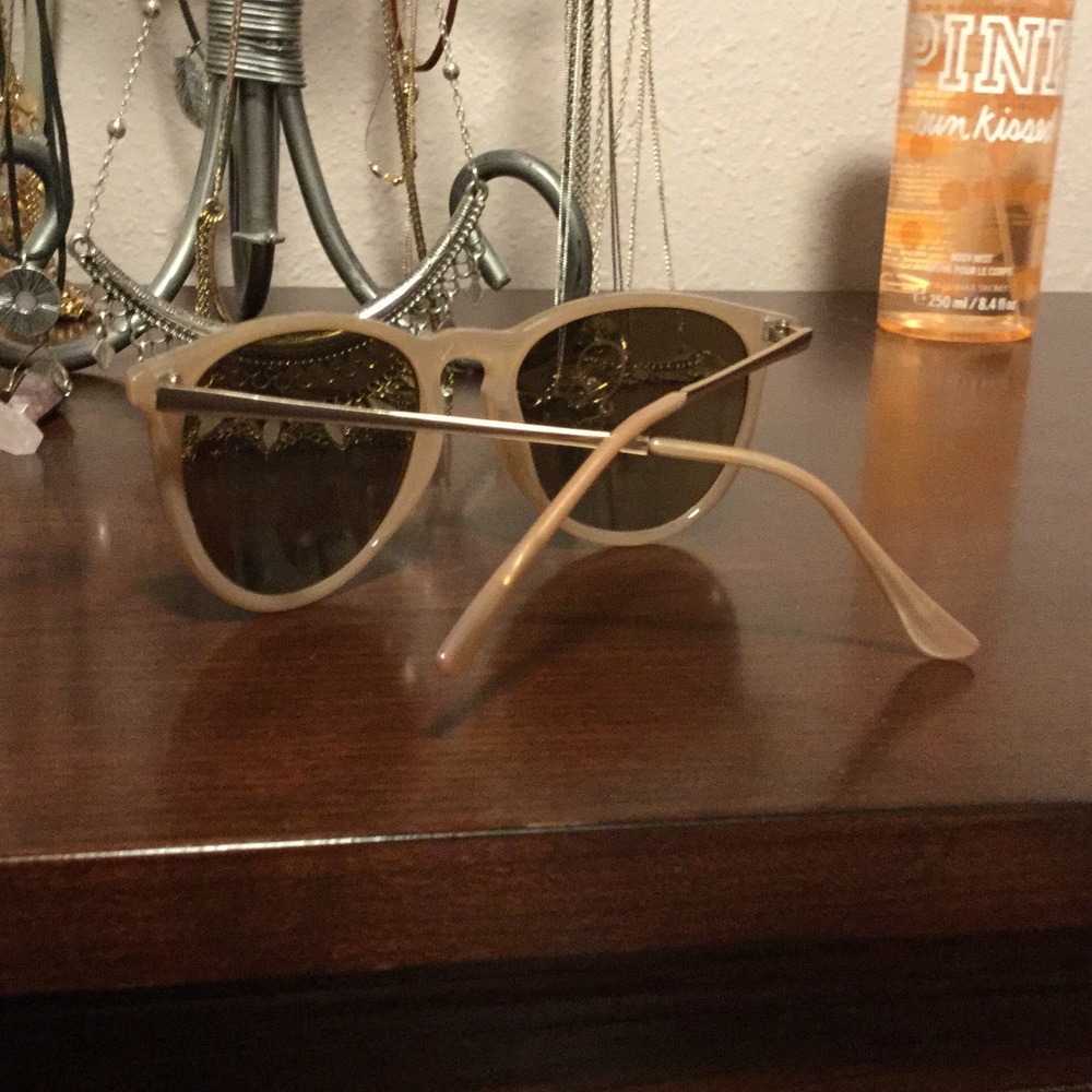 Sunglasses - Picture 3 of 3