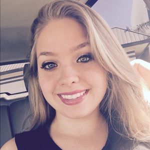 Meet your Posher, Kayla