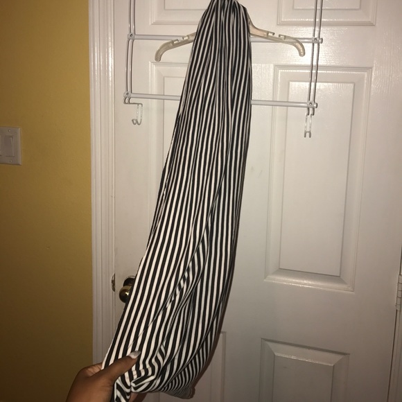 Black and white scarf - Picture 1 of 2