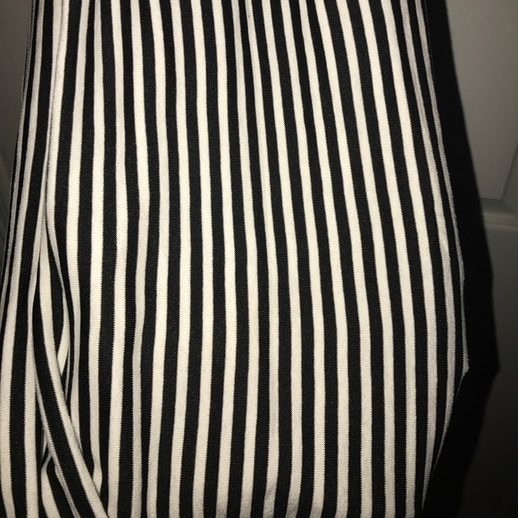 Black and white scarf - Picture 2 of 2