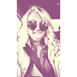 Meet your Posher, Cayman