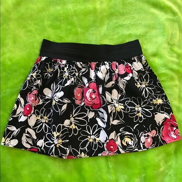 HeartSoul Dresses & Skirts - Short floral skirt