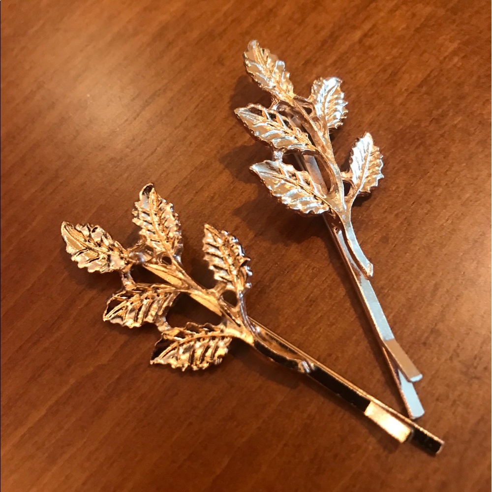 🙌🏻 HOST PICK💜.    Leaf bobby pins