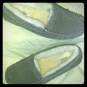 💞NWOT-Ugg Moccasins-Authentic