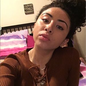 Meet your Posher, Olivia