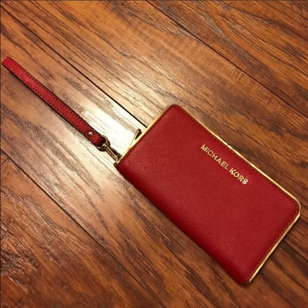 ❤️ stunning red wallet or wrislet 💯 % authentic❤️