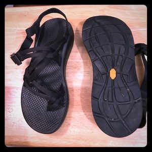 size 9 BLACK chacos