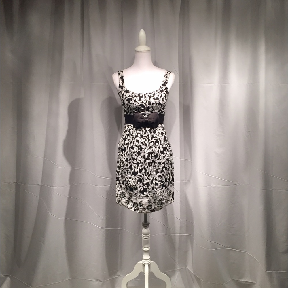 Black and White Sleeveless Sundress