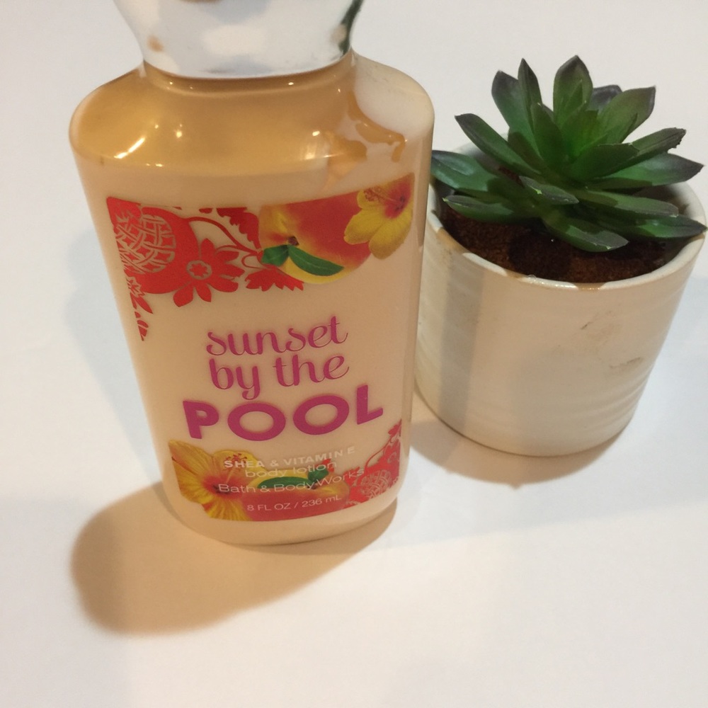 ⬇️NEW Sunset By The Pool Lotion from Bath&Body