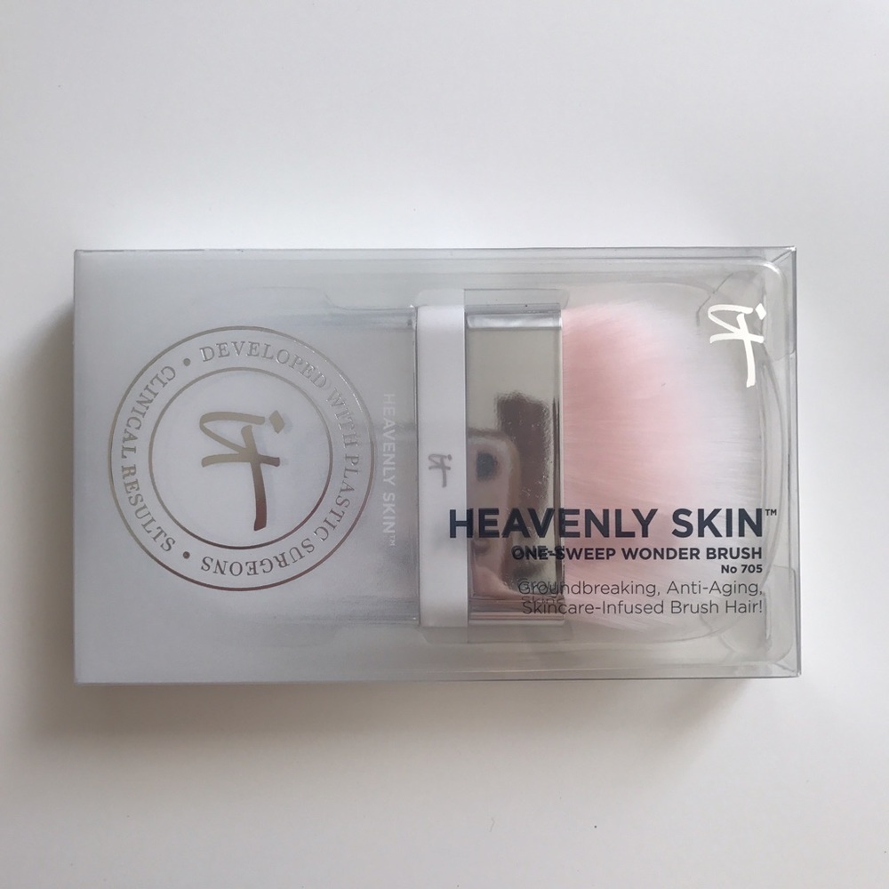 IT Cosmetics One Sweep Wonder Brush