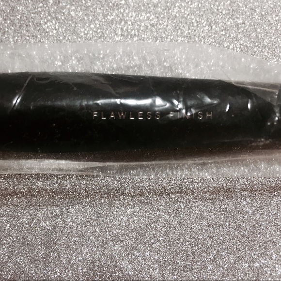 BareMinerals Flawless Finish Brush NEW - Picture 3 of 4