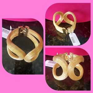 Gold fashion bracelet (costume)