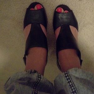 Worn 2 times. Perfect Aerosoles summer heels.