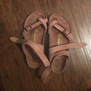 Yara Birkenstock sz 35