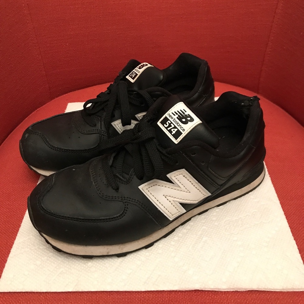 New Balance Black 574 Sneakers (Boys sz 5)
