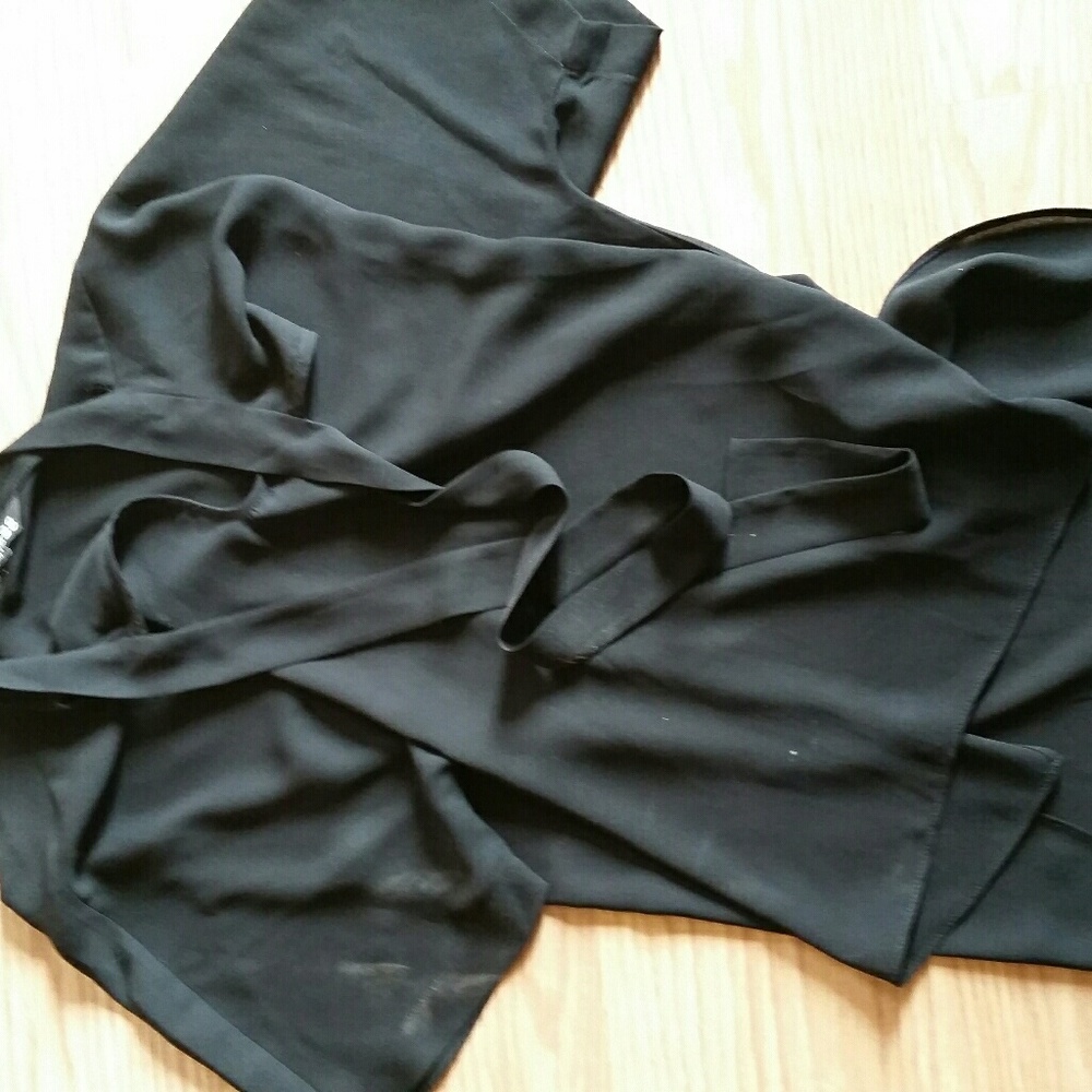 Pussy bow short sleeve blouse