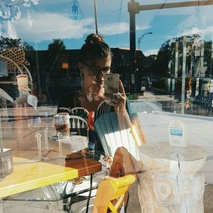 Meet your Posher, Denana