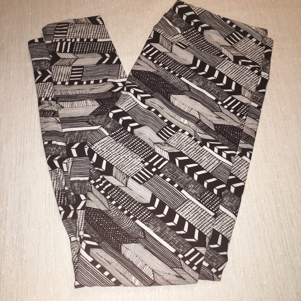 🦄 LuLaRoe TC Arrow Leggings