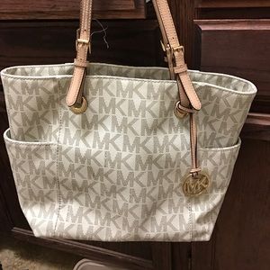 Michael kors vanilla signature handbag