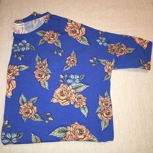 🦄 LuLaRoe Medium Floral Irma