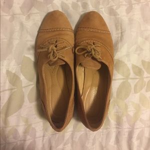 Tan oxfords. Good condition