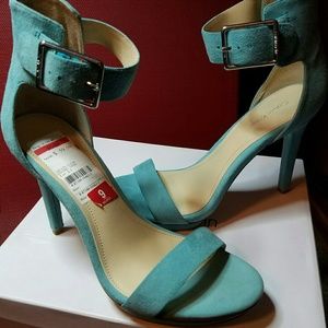 NEW Calvin Klein Vivian Suede Teal Heels size 9