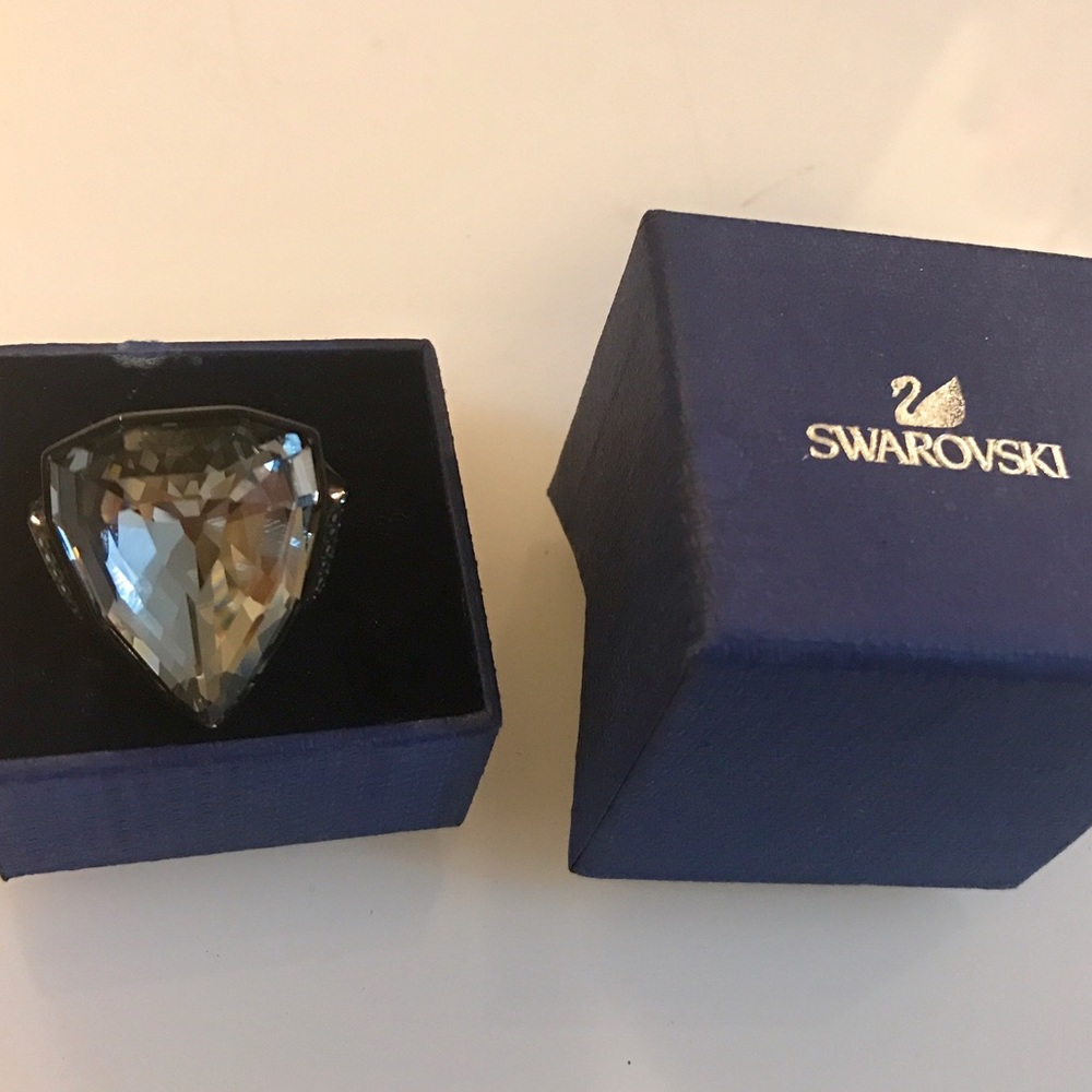 💎 Gorgeous Swarovski Ring