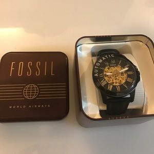 24 HR S A L E ✨ Fossil Black Leather Band Watch